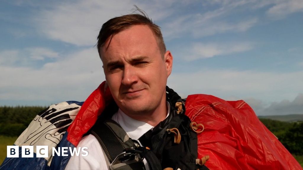 Groom Skydives Into Wedding Ceremony Bbc News 4662