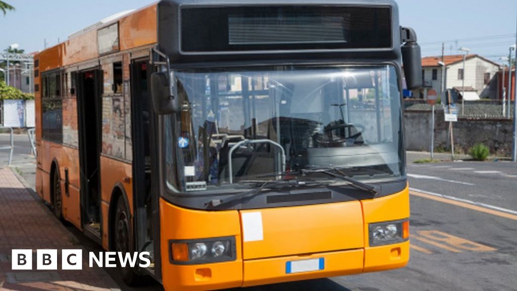 Concern over withdrawal of Gwynedd village bus services - BBC News