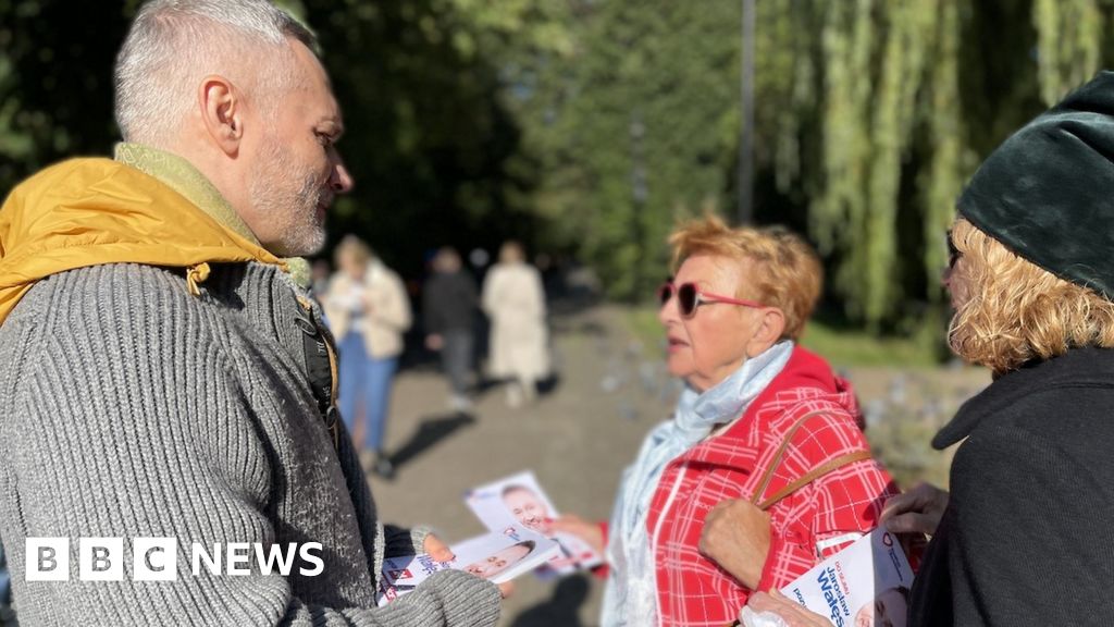 Poland election: Bitter campaign splits country ahead of key vote