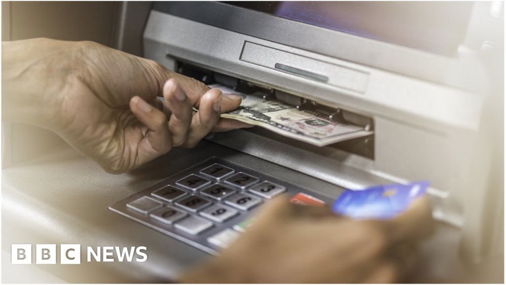 Theft charges for the couple who spent $100k by bank transfer errors