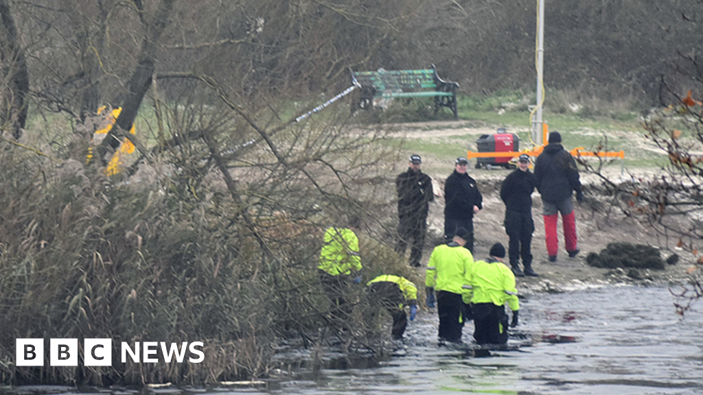 Solihull: Three children die in icy lake tragedy – BBC
