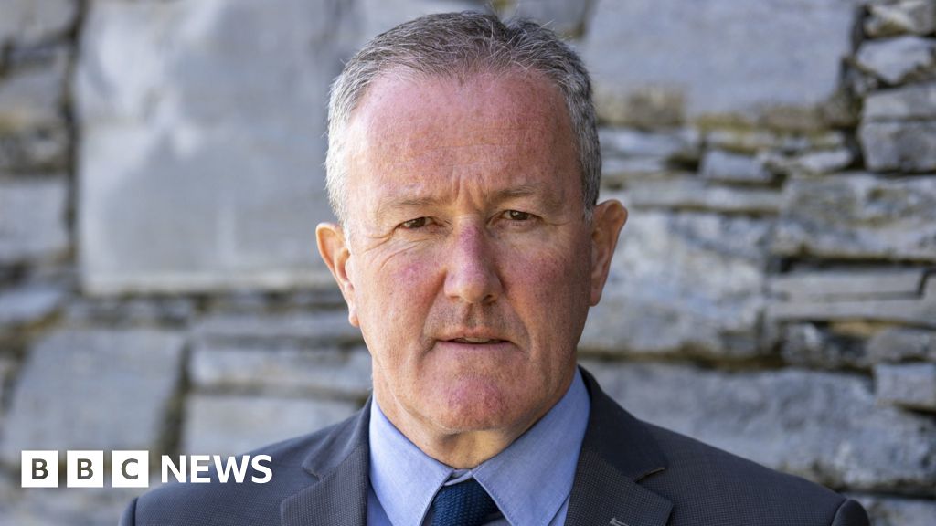 Sinn Féin tells DUP to cancel holidays until Stormont restored