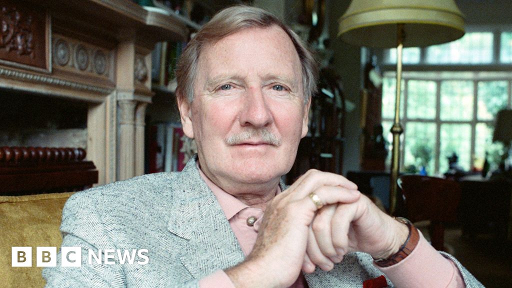 Leslie Phillips: Carry On and Harry Potter star dies aged 98