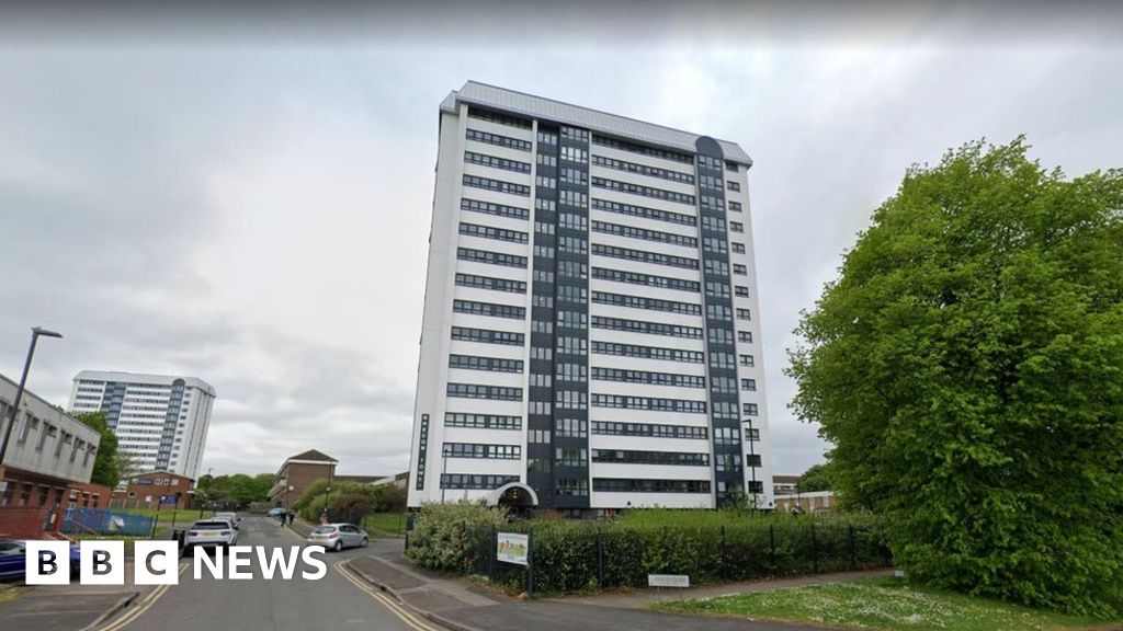 Murder probe after man dies in Birmingham flats BBC News