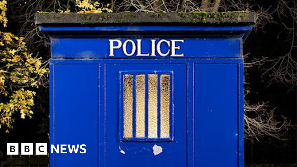 _122221765_policebox2.jpg