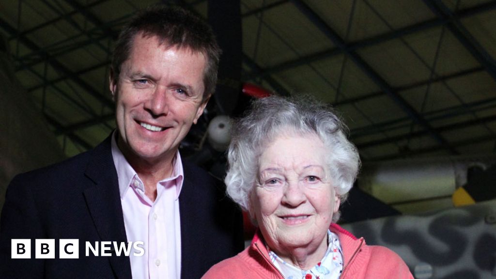 Nicky Campbell pays tribute to 'wonderful mum'
