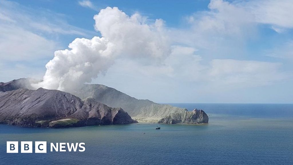 Вулканът на Белия остров: Туроператорите са осъдени да изплатят милиони на жертвите