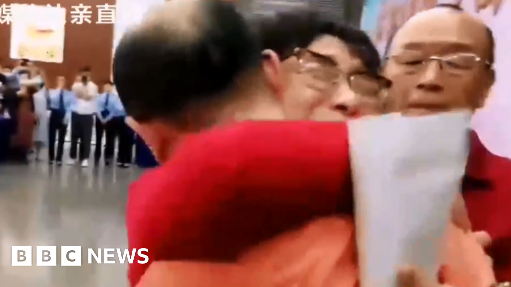 China abductions: Parents find son snatched in hotel 32 years ago - BBC New