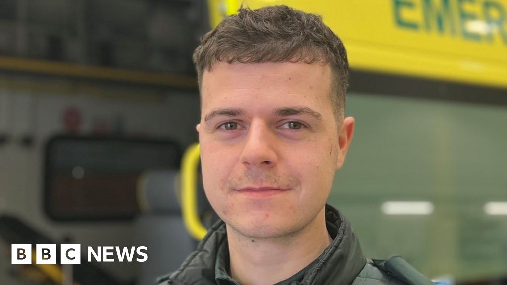 Secamb Ambulance staff report rising numbers of attacks BBC News