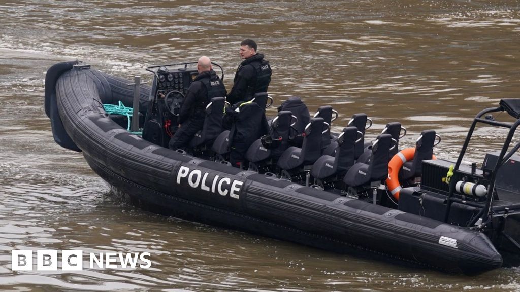 Abdul Yazidi: River Thames searches for Clapham attack suspect