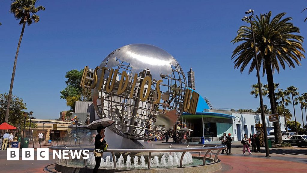 Tram crash at Universal Studios Hollywood injures 15