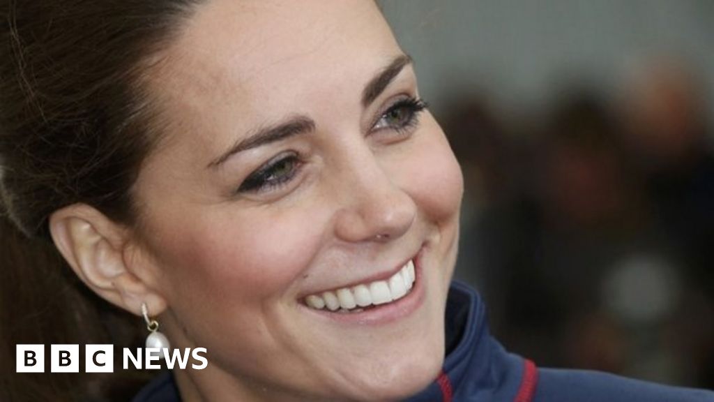 Duchess of Cambridge gets scuba diving qualification - BBC News