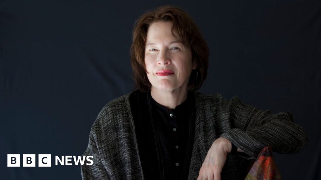 Alice Sebold apologises to man cleared of her rape