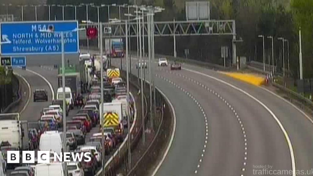 M6 crash: Arrest as multi-vehicle collision causes delays - BBC News