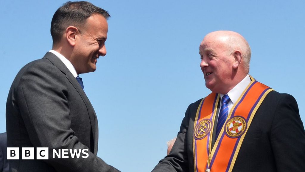 Leo Varadkar is first taoiseach to visit Orange Order HQ BBC News