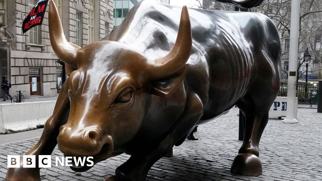 Wall Street Charging Bull sculptor Arturo Di Modica 'dies aged 80'