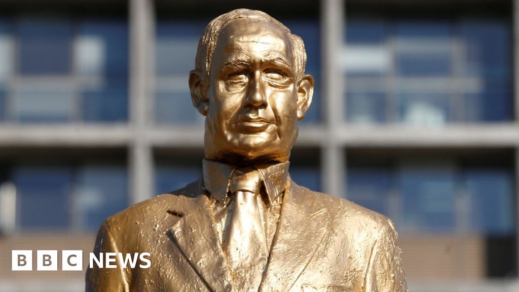 Netanyahu Statue Golden Likeness Of Pm Appears In Tel Aviv Bbc News