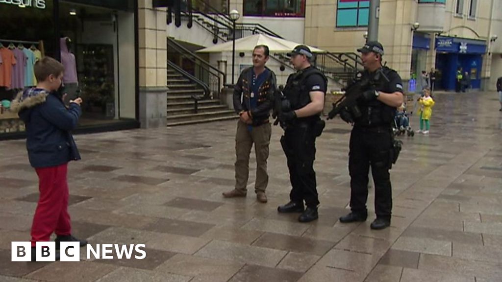 Armed Police Welcomed By Public After Manchester Attack Bbc News