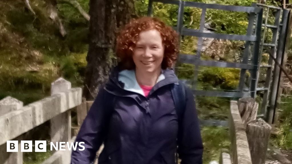Tribute to 'joyful' Chester cyclist killed after van crash - BBC News