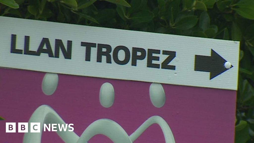 Llan Tropez sign