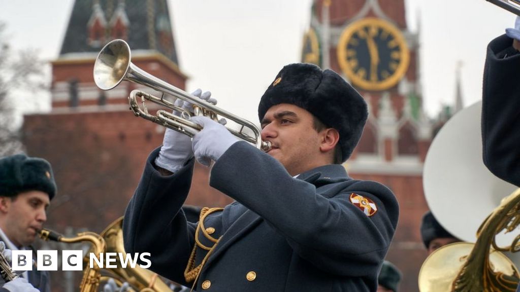 Ukraine: Russia to deploy musicians to front to boost morale