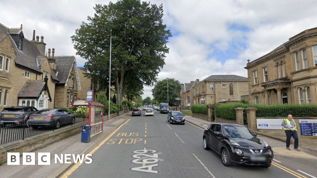 Huddersfield: A629 plans on hold due to financial pressures - BBC News