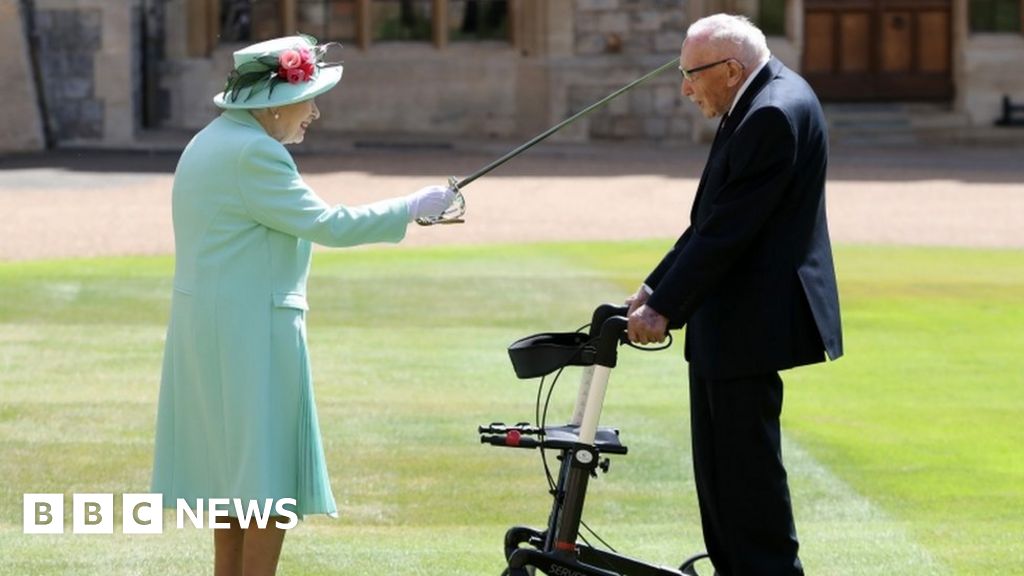 Capt Sir Tom Moore knighted in 'unique' ceremony