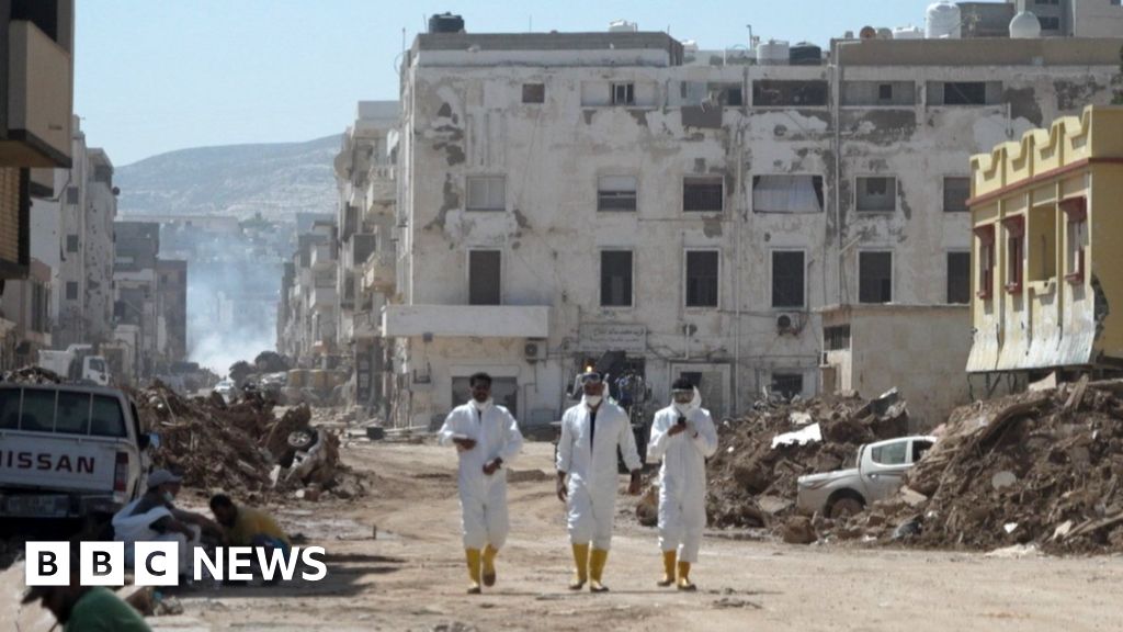 Наводнения в Либия: Безплодна пустош с продължителна миризма на смърт