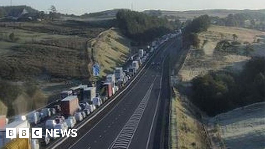 M8 Crash Woman Killed As Crash Closes Scotlands Busiest Motorway 