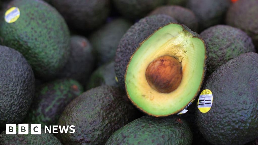 Kenyans cash in on avocado craze - BBC News