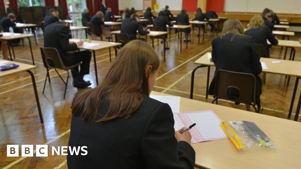 english-gcse-boards-stop-northern-ireland-courses-bbc-news