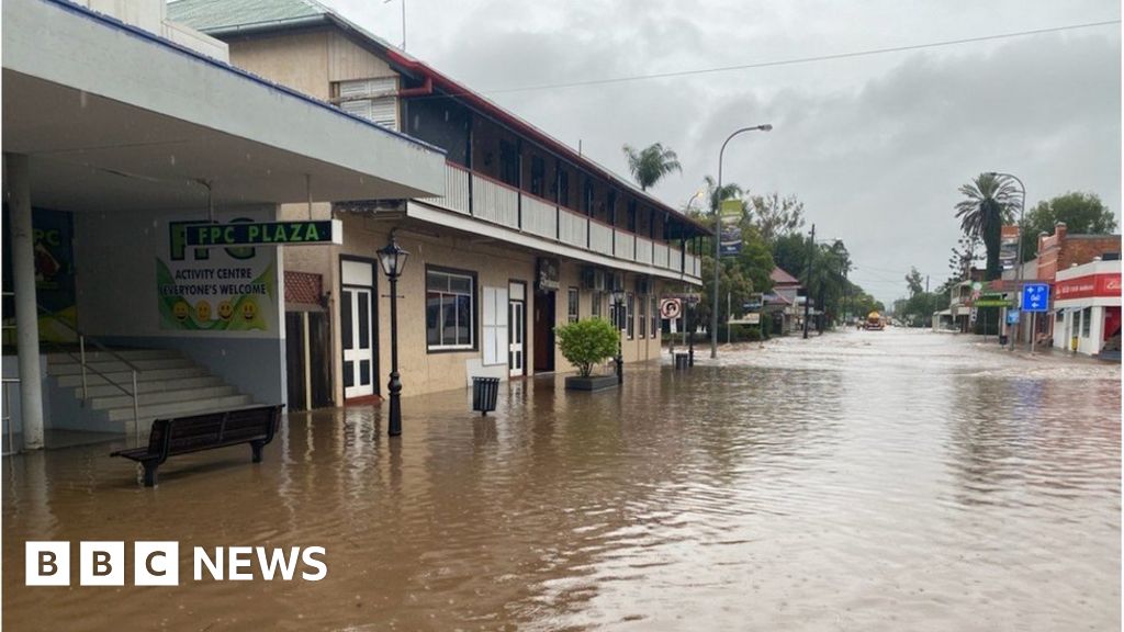 Queensland floods: Residents evacuate as Australia faces new emergency