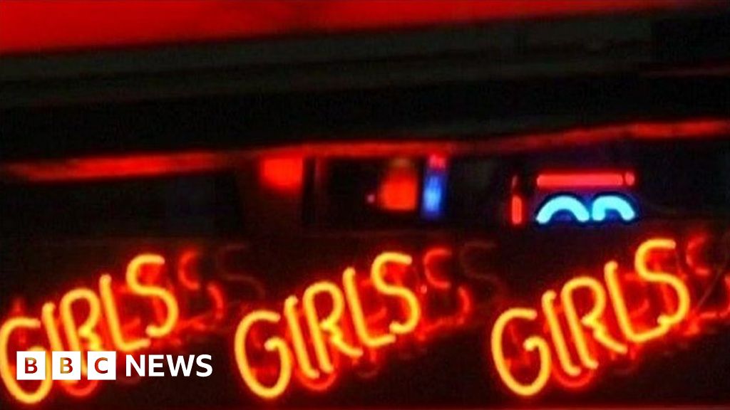 Public to have say on Edinburgh lap dancing clubs – BBC News