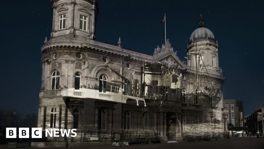 Hull 2017: City Of Culture Launched By Giant Projections - BBC News