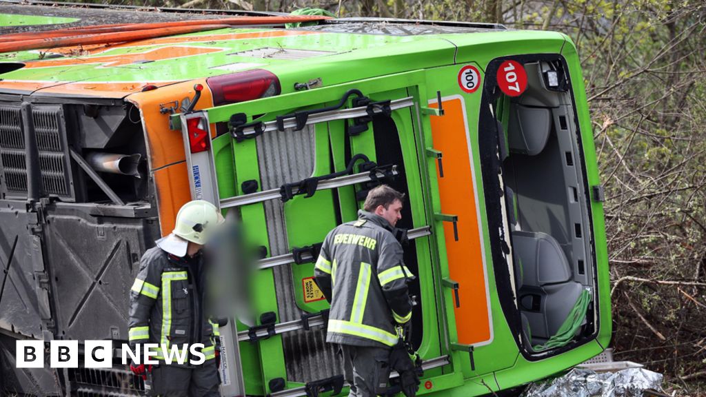 FlixBus: cinque persone uccise in un incidente d'autobus su un'autostrada tedesca vicino a Lipsia