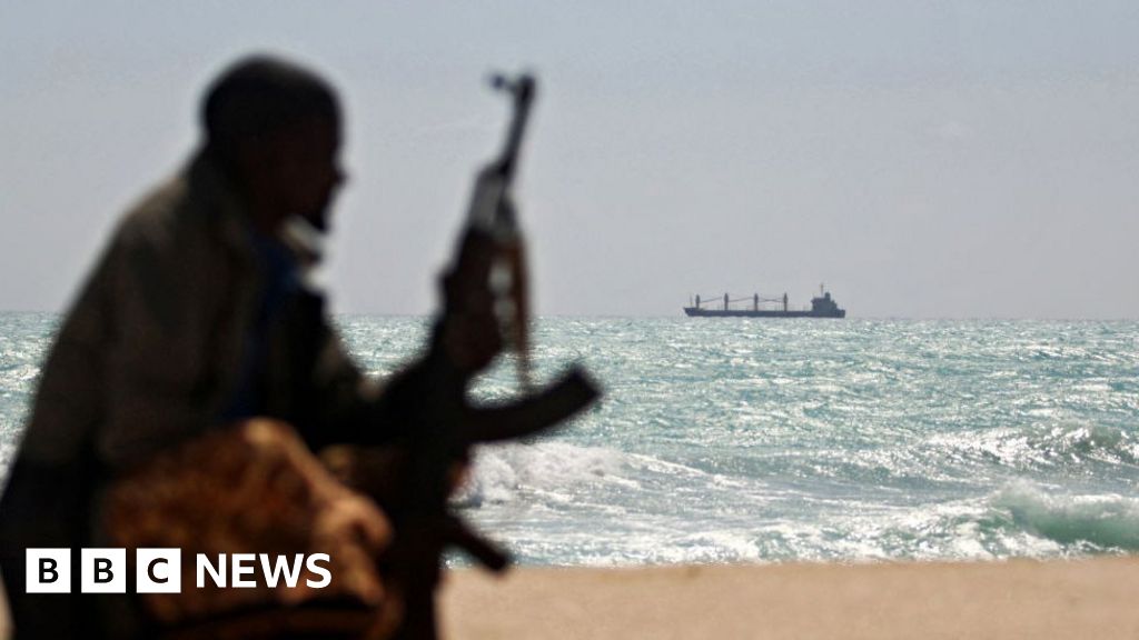 Индия изпраща флота, след като пирати атакуват кораб край сомалийското крайбрежие