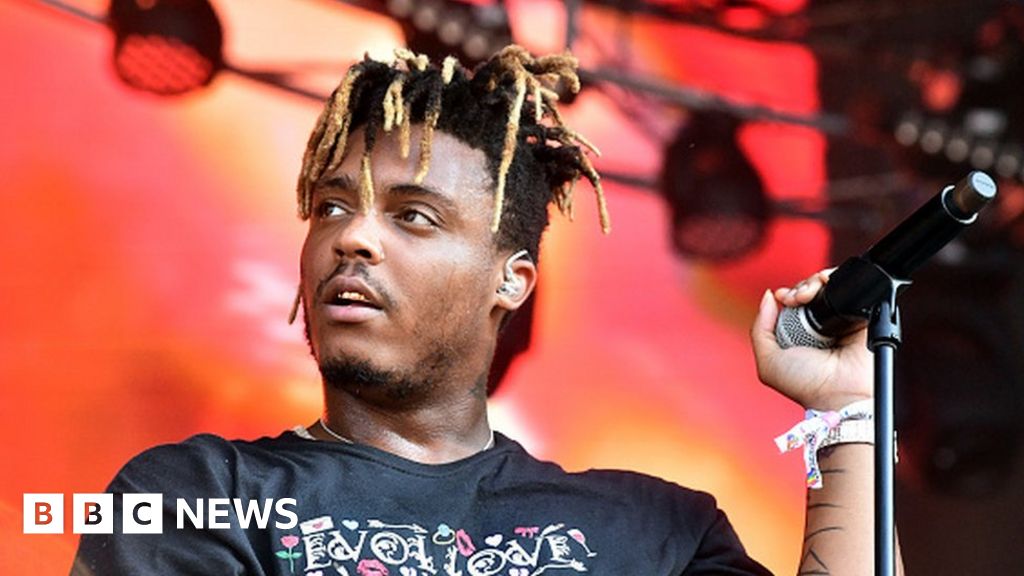 Juice Wrld Us Rapper Dies Aged 21 After Seizure At Airport Bbc News - juice wrld black and white roblox id