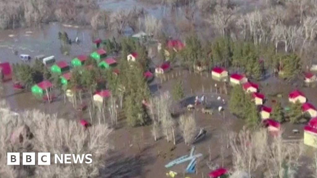 Thousands evacuated after Russian dam breached