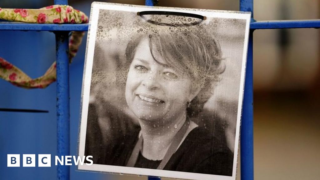 Head teachers in 'despair', union warns after Ruth Perry's death