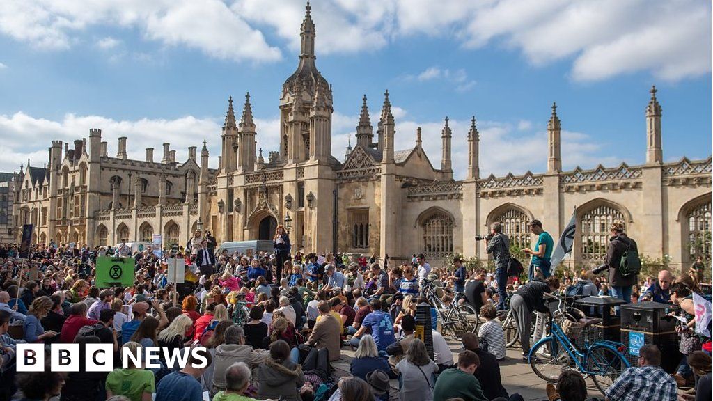 Global Climate Strike: Protests Take Place Across England - BBC News