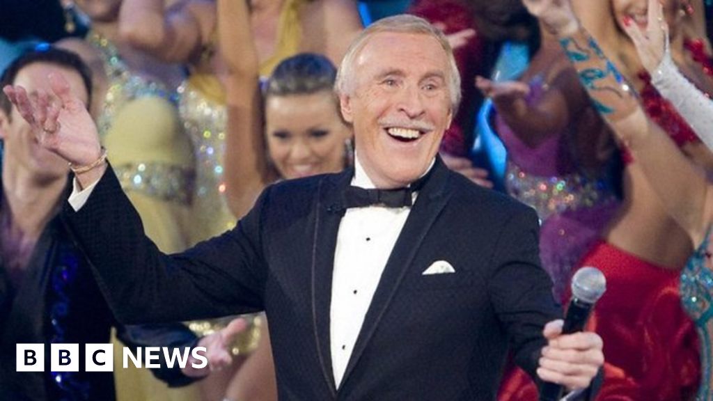 Jimmy Tarbuck pays tribute to ‘unique’ Sir Bruce Forsyth - BBC News