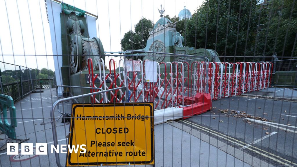 Hammersmith Bridge 'could reopen to cyclists and pedestrians'