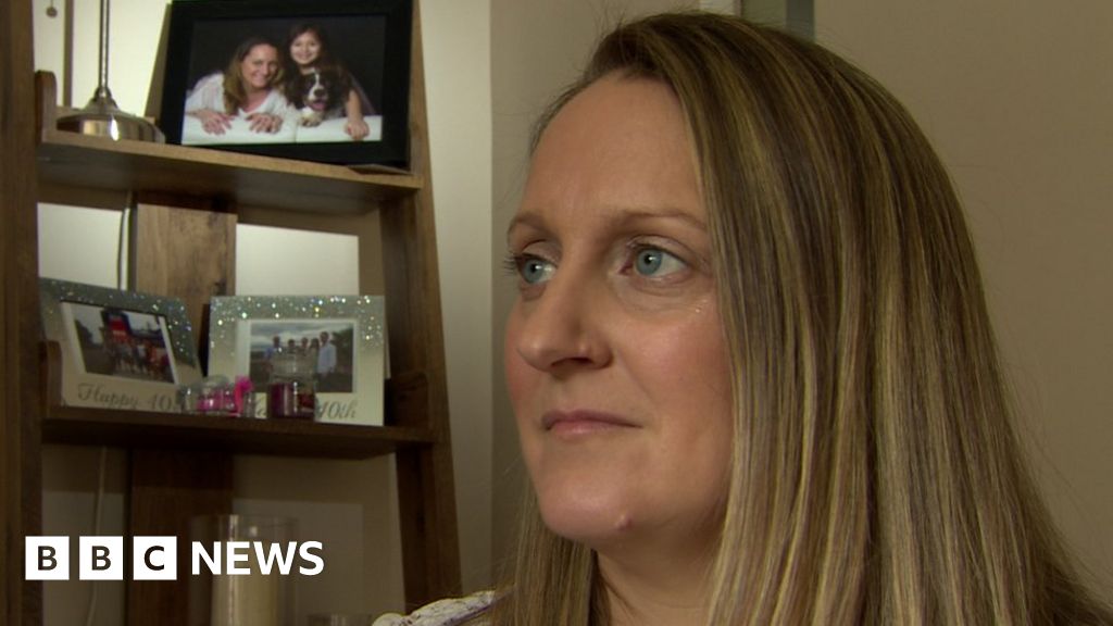 Flybe collapse: Former pilot 'heartbroken' over loss of job - BBC News