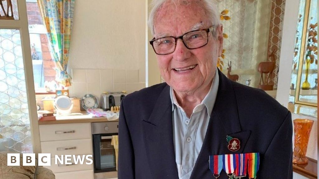 Albert Evans Tributes to Dudley World War Two veteran BBC News