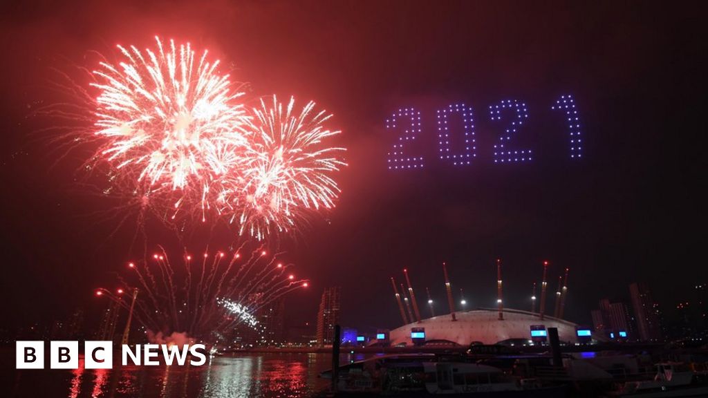 New Year's Eve: UK sees in 2021 with fireworks and light show - BBC News