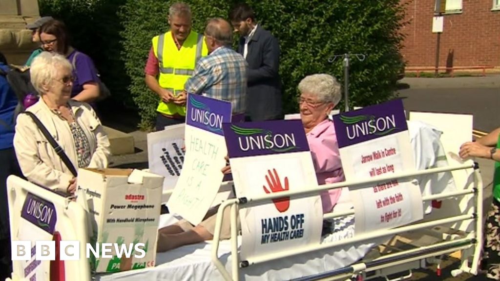 Jarrow Bed Push Campaign Over Walk In Centre Closure Bbc News 0380