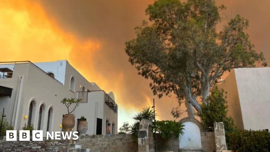 ギリシャ火災：ロードス島で火災が拡大し、数千軒の家やホテルが避難