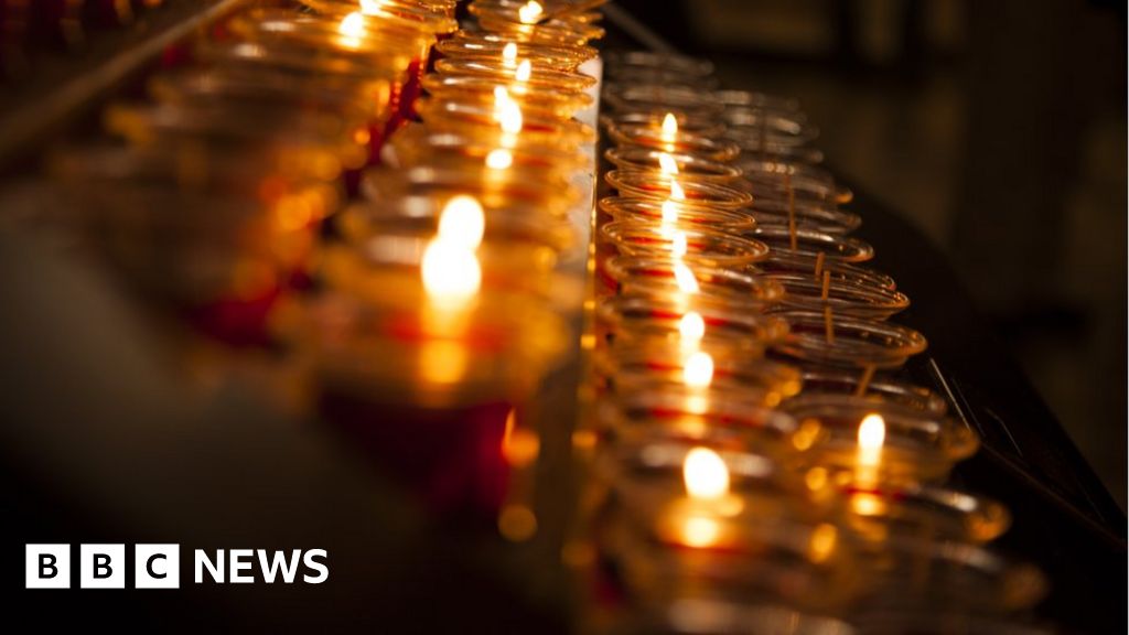 papal-visit-irelands-catholic-church-in-graphs papal-visit-irelands-catholic-church-in-graphs