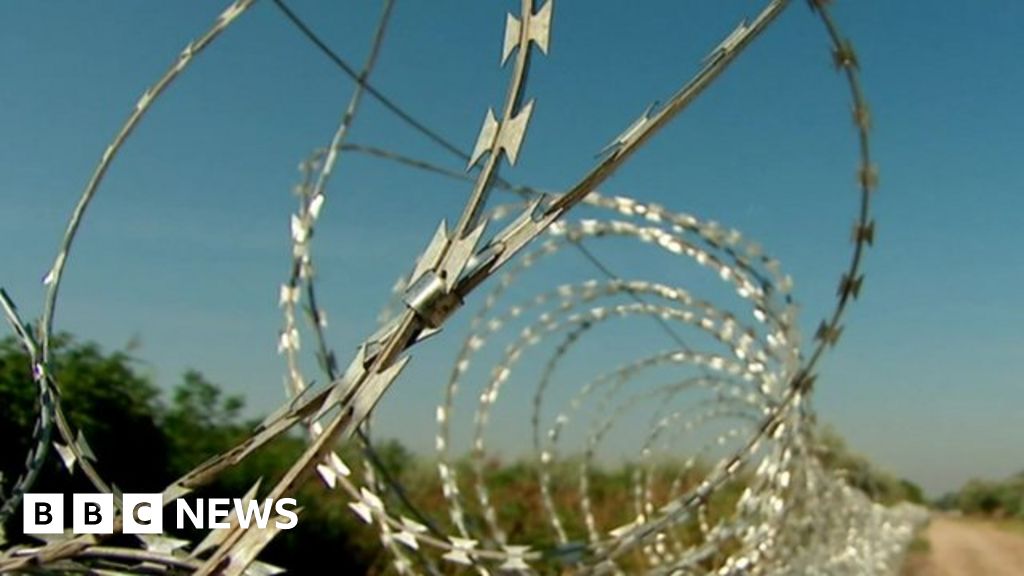 Migrant Crisis: With The Migrants On Hungary's Border - BBC News