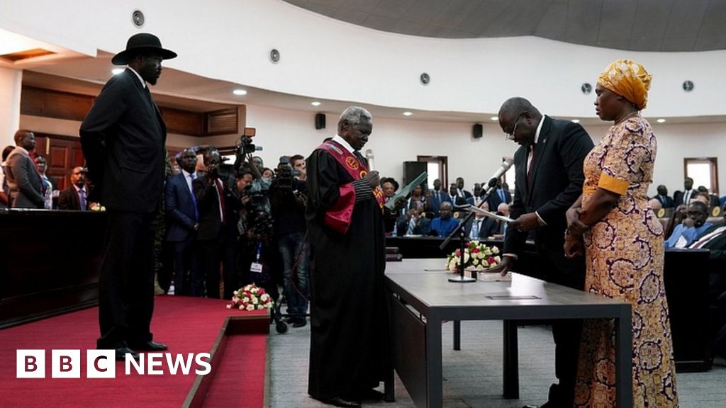 South Sudan rivals Salva Kiir and Riek Machar strike unity deal